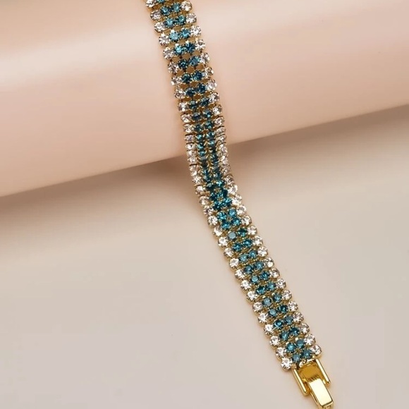 Sale!Elegant bracelet with crystals - Picture 6 of 8